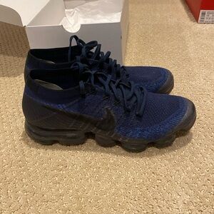 Nike vapormax flyknit size 10 M navy